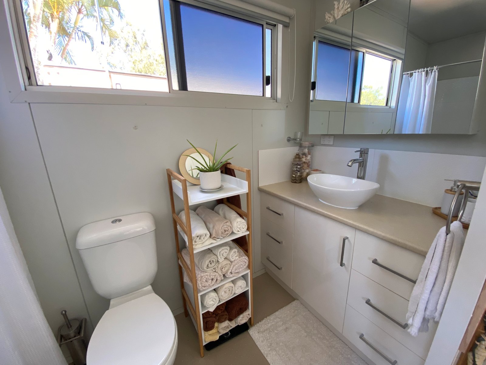 102/1 JACARANDA Drive BOYNE ISLAND 6