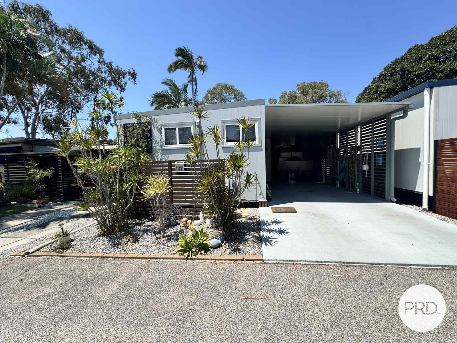 102/1 JACARANDA Drive BOYNE ISLAND 2