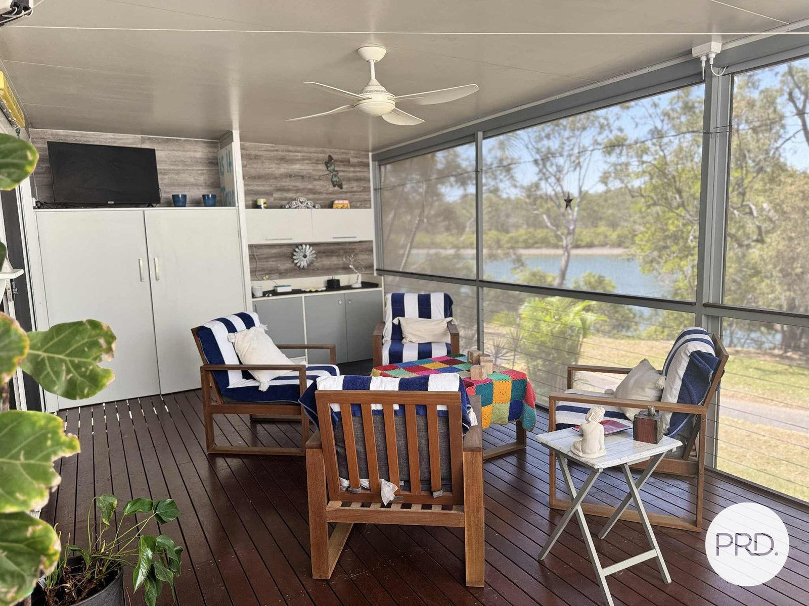 102/1 JACARANDA Drive BOYNE ISLAND 6