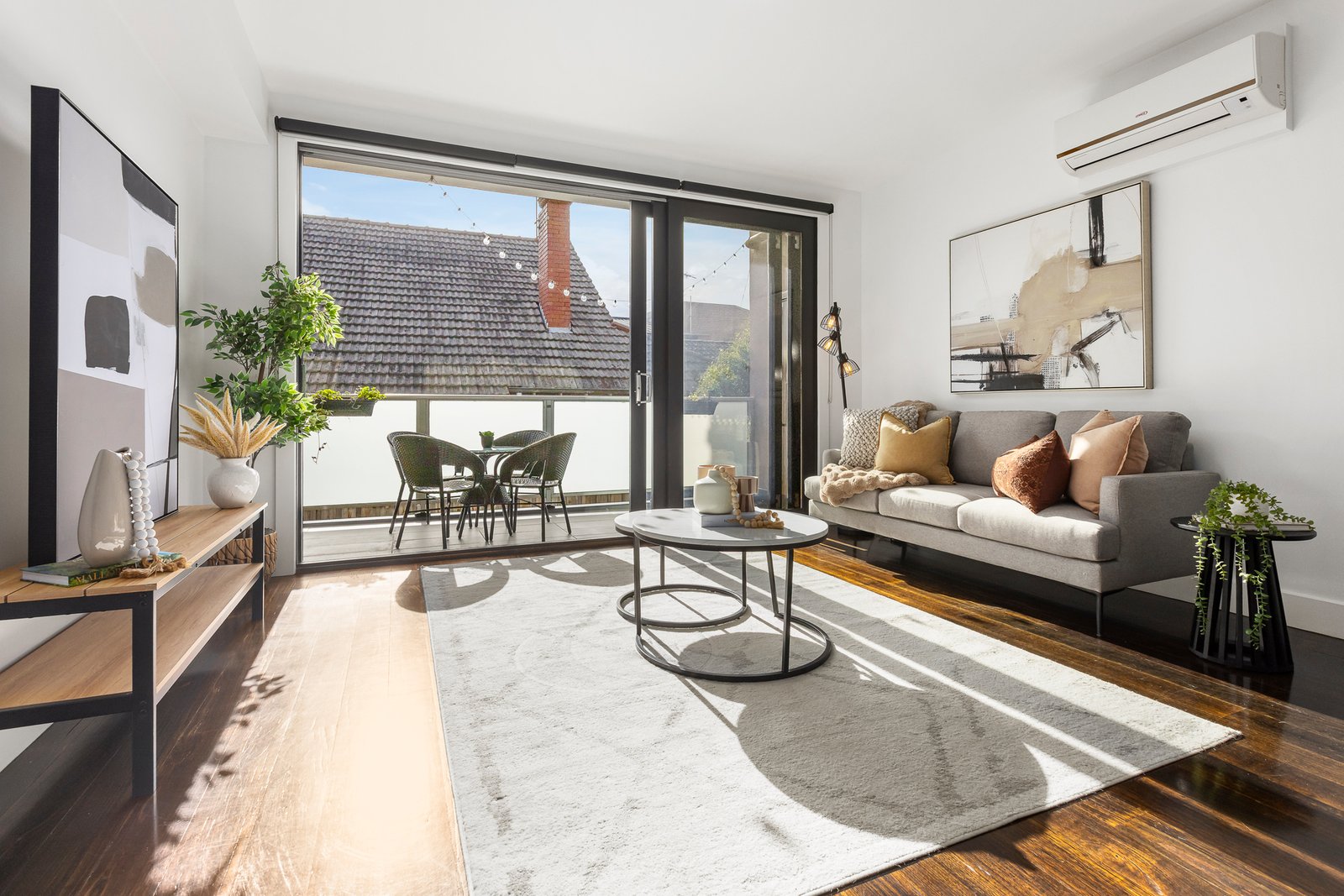 Gallery: 102/120 Hotham Street