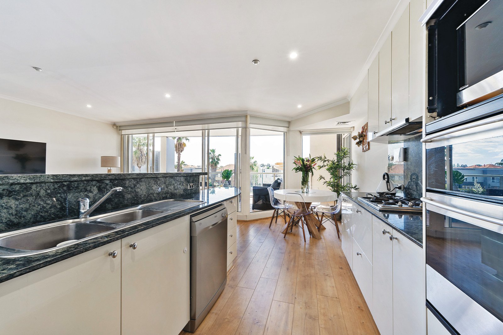 102/127 Beach Street, Port Melbourne, VIC