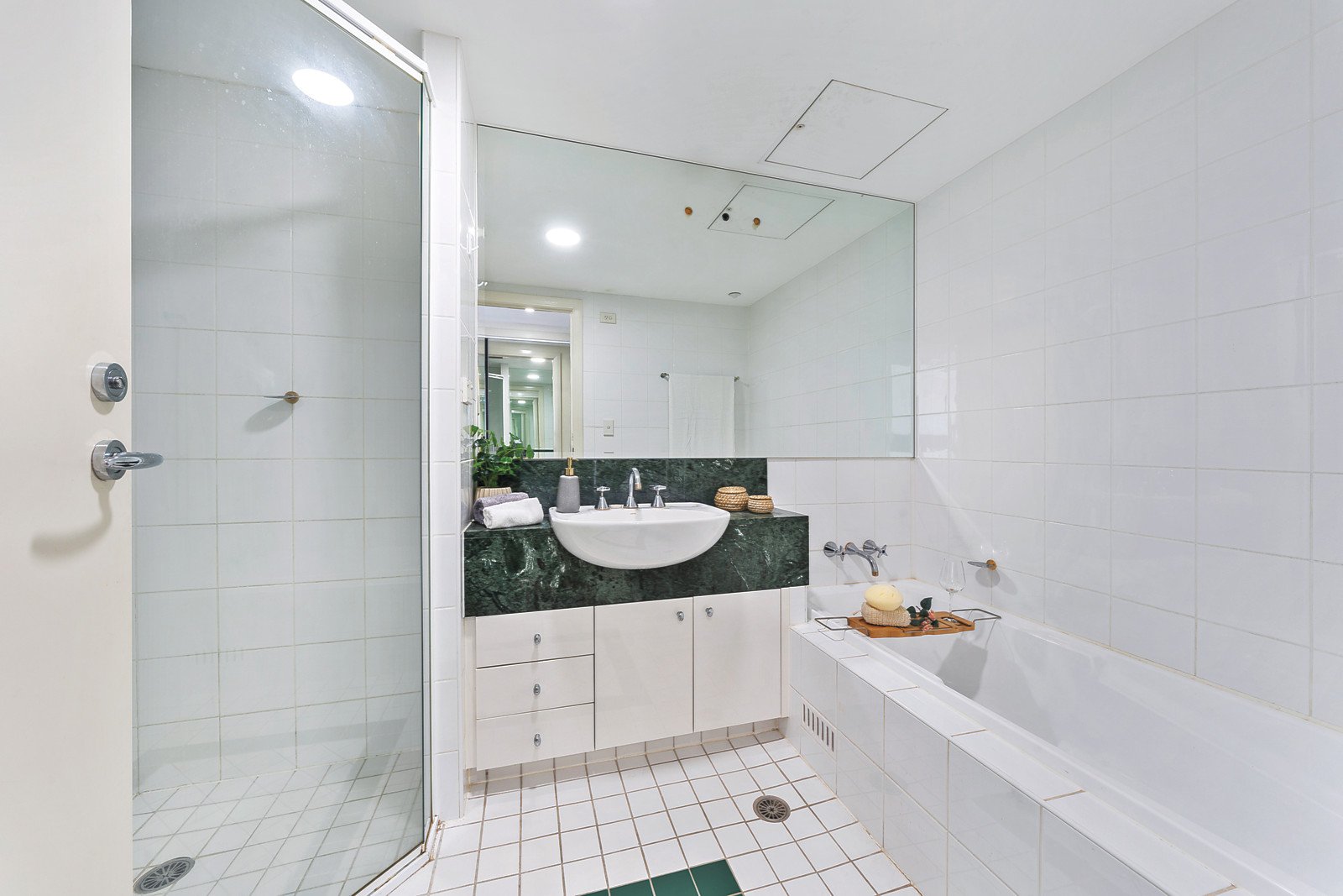 102/127 Beach Street, Port Melbourne, VIC