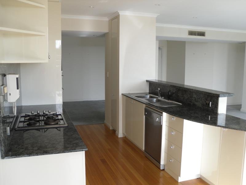 Gallery: 102/127 Beach Street