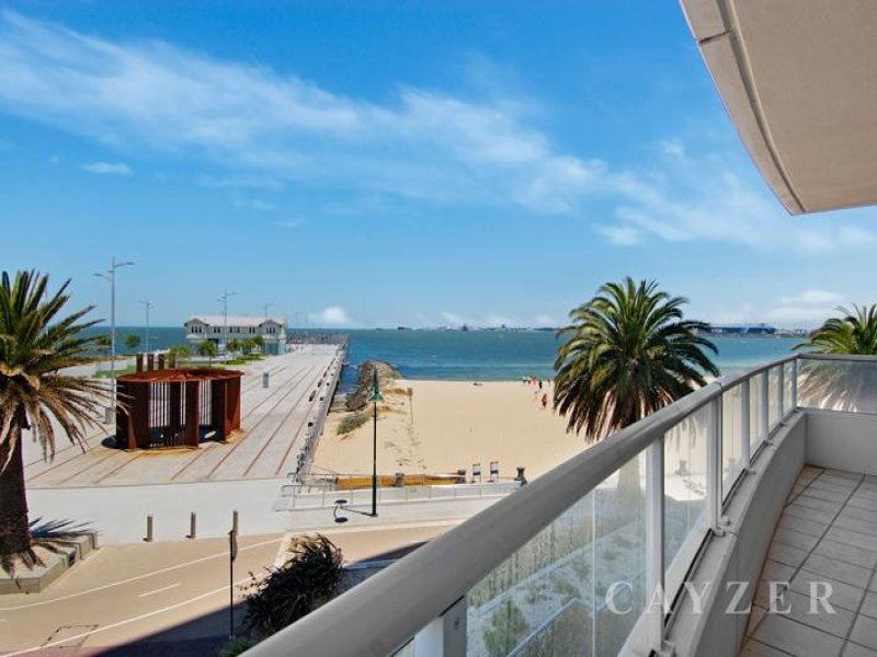 Gallery: 102/147 Beach Street