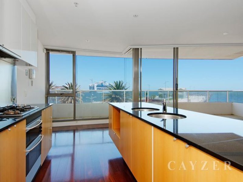 Gallery: 102/147 Beach Street