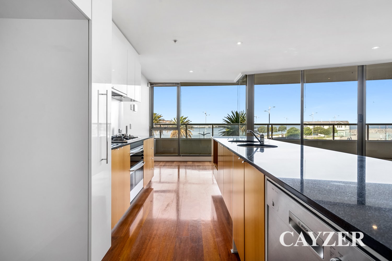 Gallery: 102/147 Beach Street