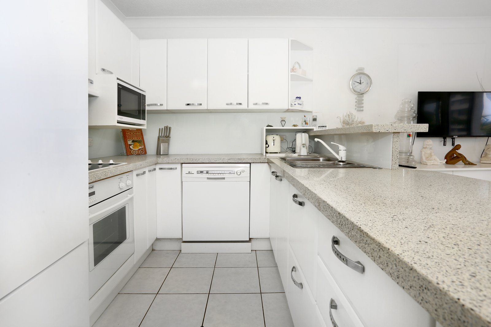 10/219 Surf Parade SURFERS PARADISE 7