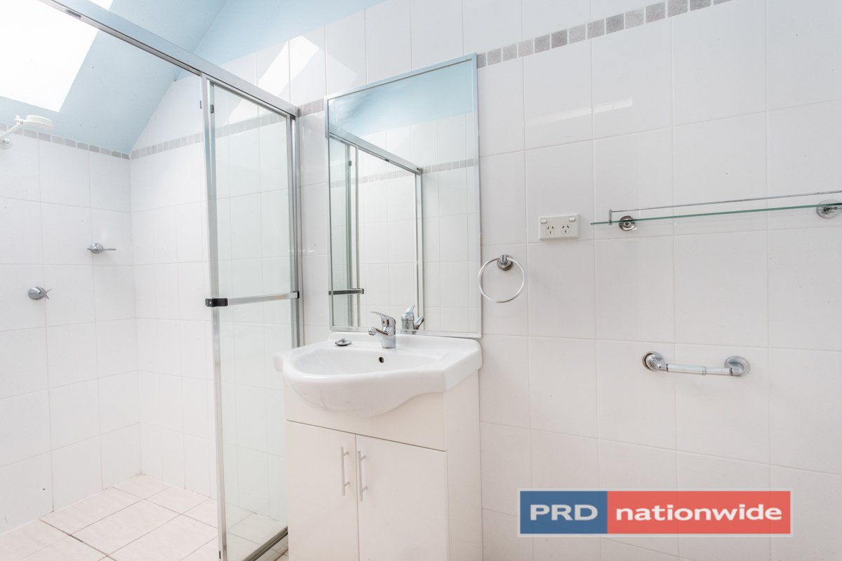 10/22-24 George Street KINGSWOOD 12