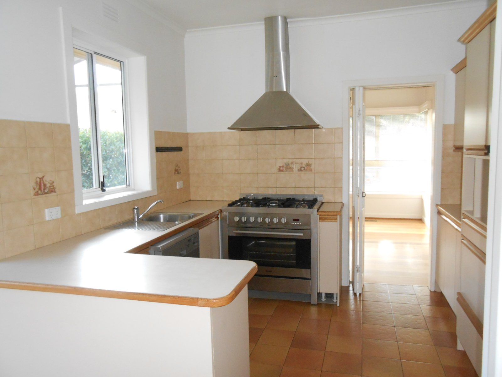 Gallery: 1022 Nepean Highway