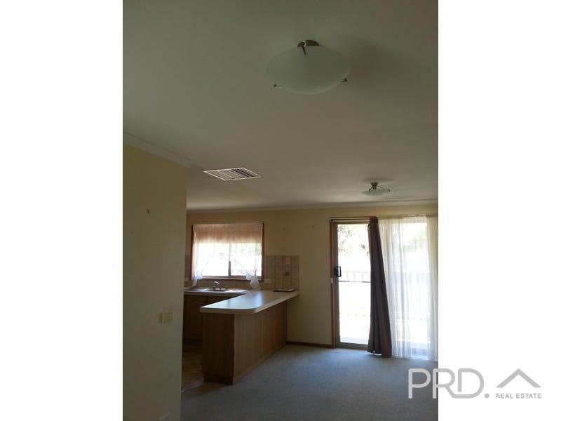 10/221-223 Adams Street WENTWORTH 4