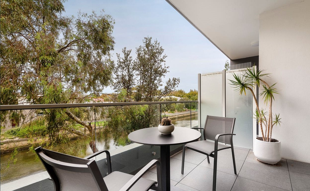 Gallery: 102/356 Barkly Street