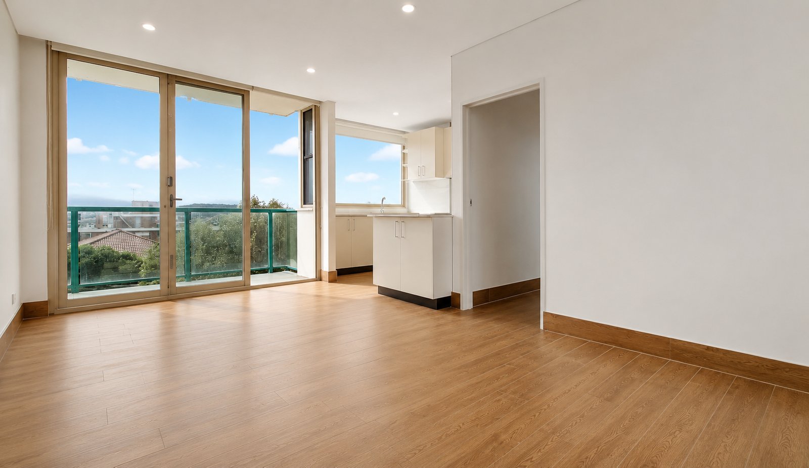 10/24 Sandridge Street BONDI 2