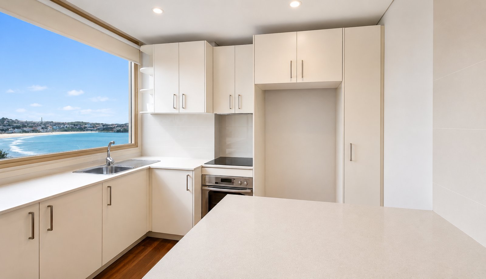10/24 Sandridge Street BONDI 4
