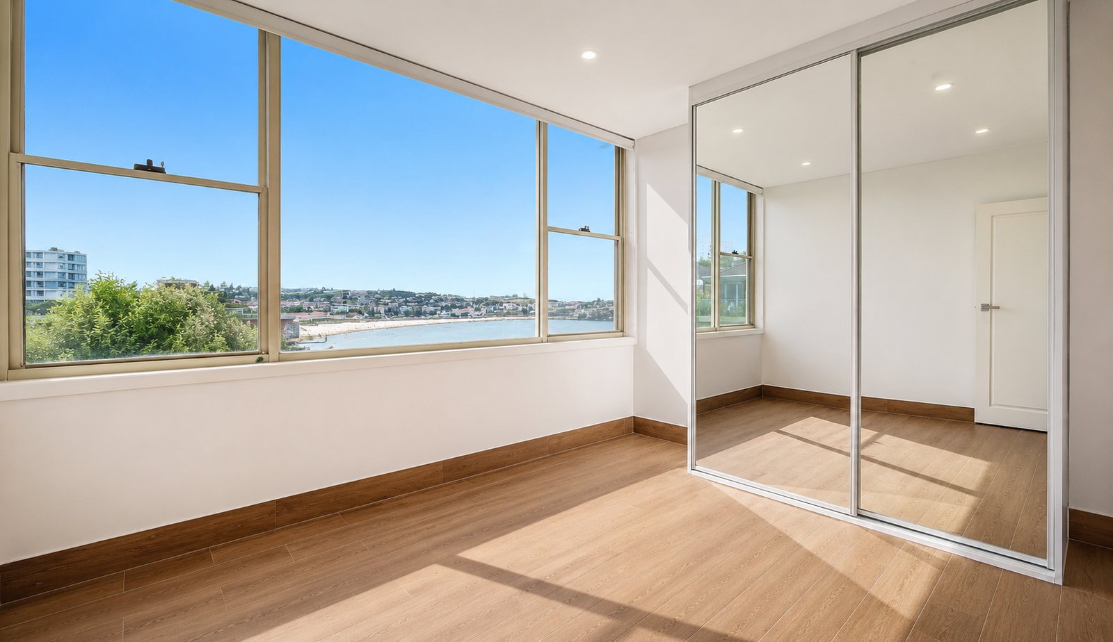 10/24 Sandridge Street BONDI 6
