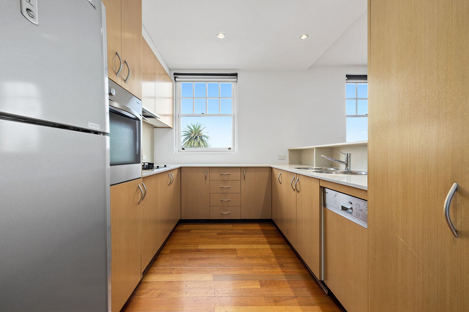Gallery: 102/49 Beach Street