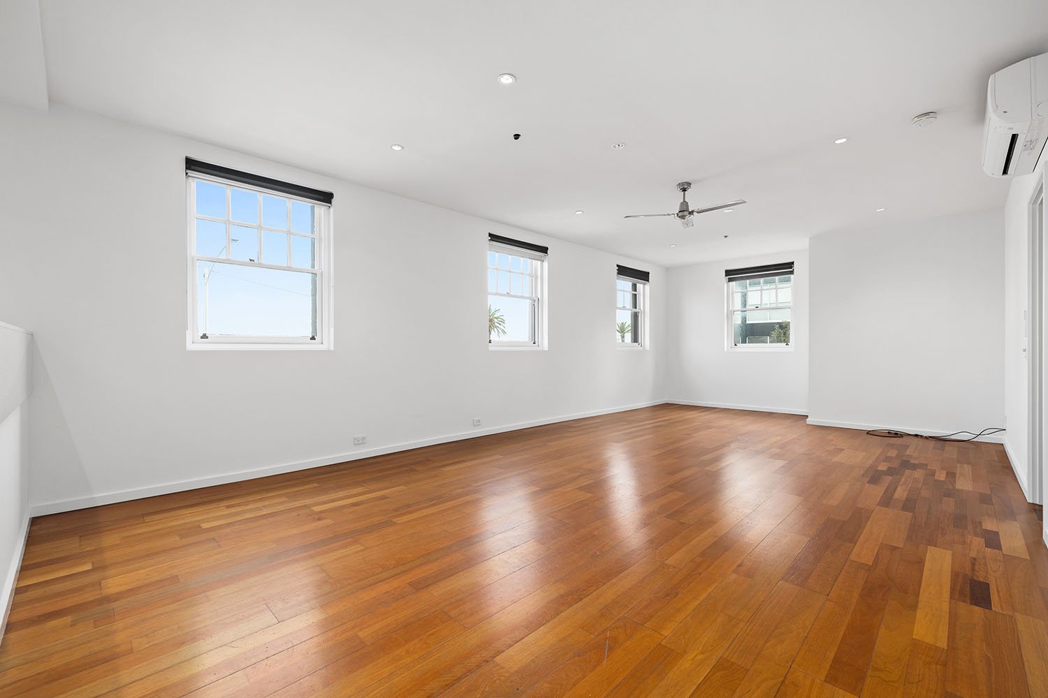 Gallery: 102/49 Beach Street