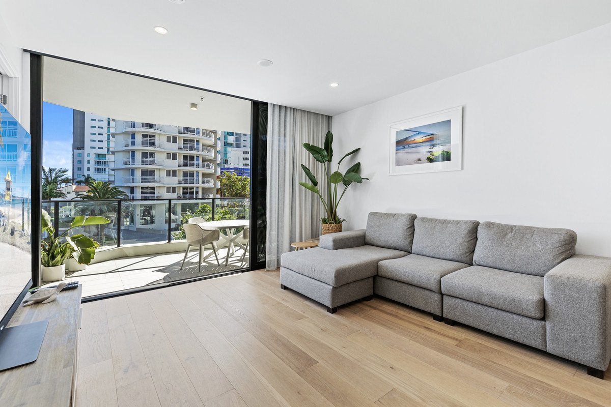 102/6 second Avenue Burleigh Heads 4