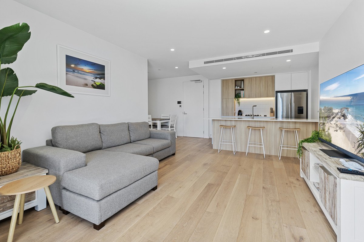 102/6 second Avenue Burleigh Heads 3