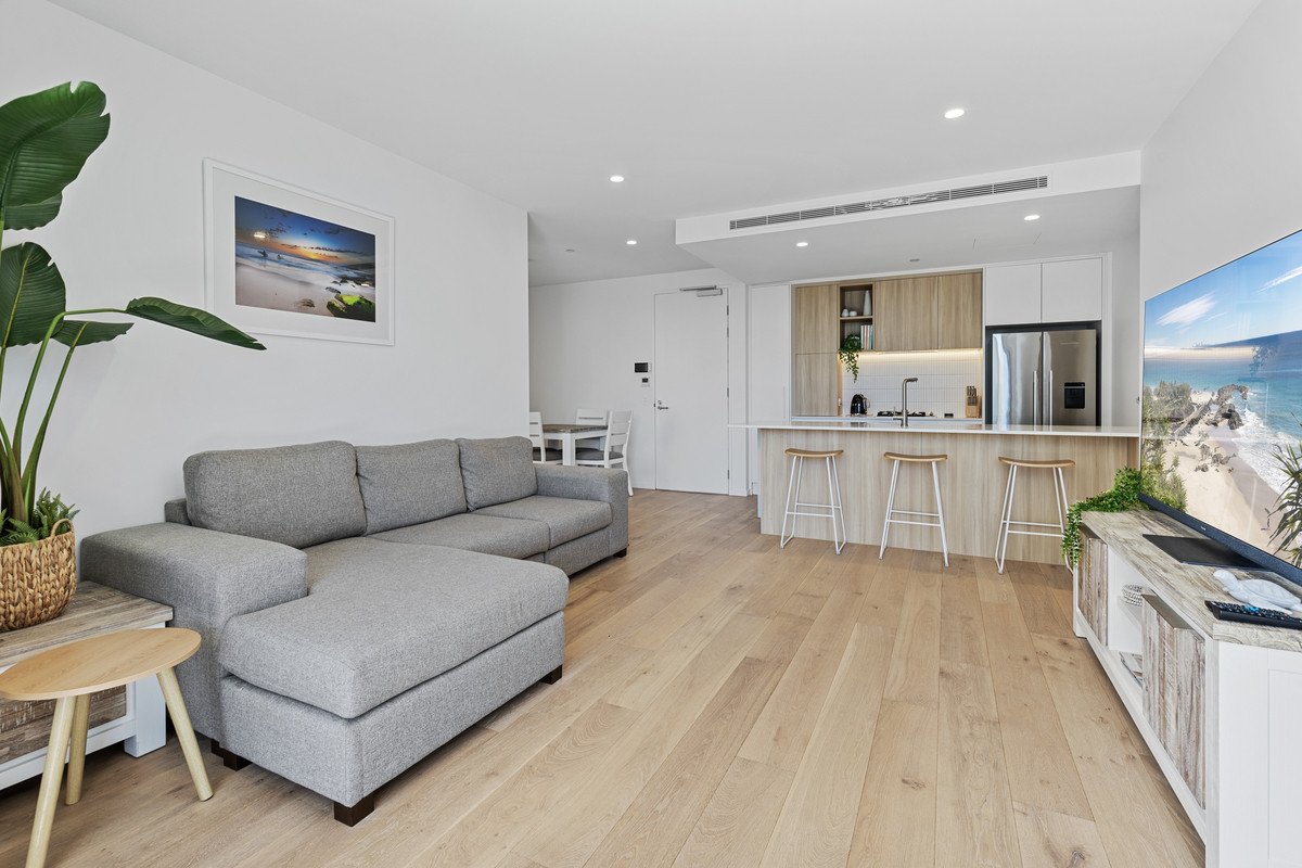 102/6 second Avenue Burleigh Heads 1