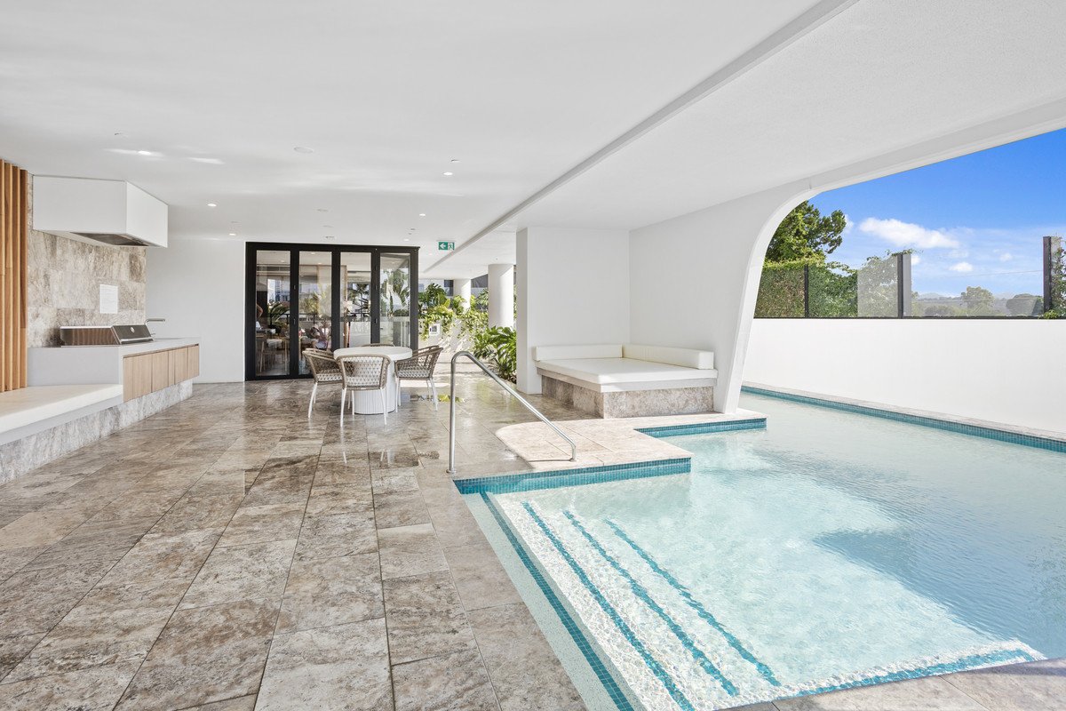 102/6 second Avenue Burleigh Heads 12