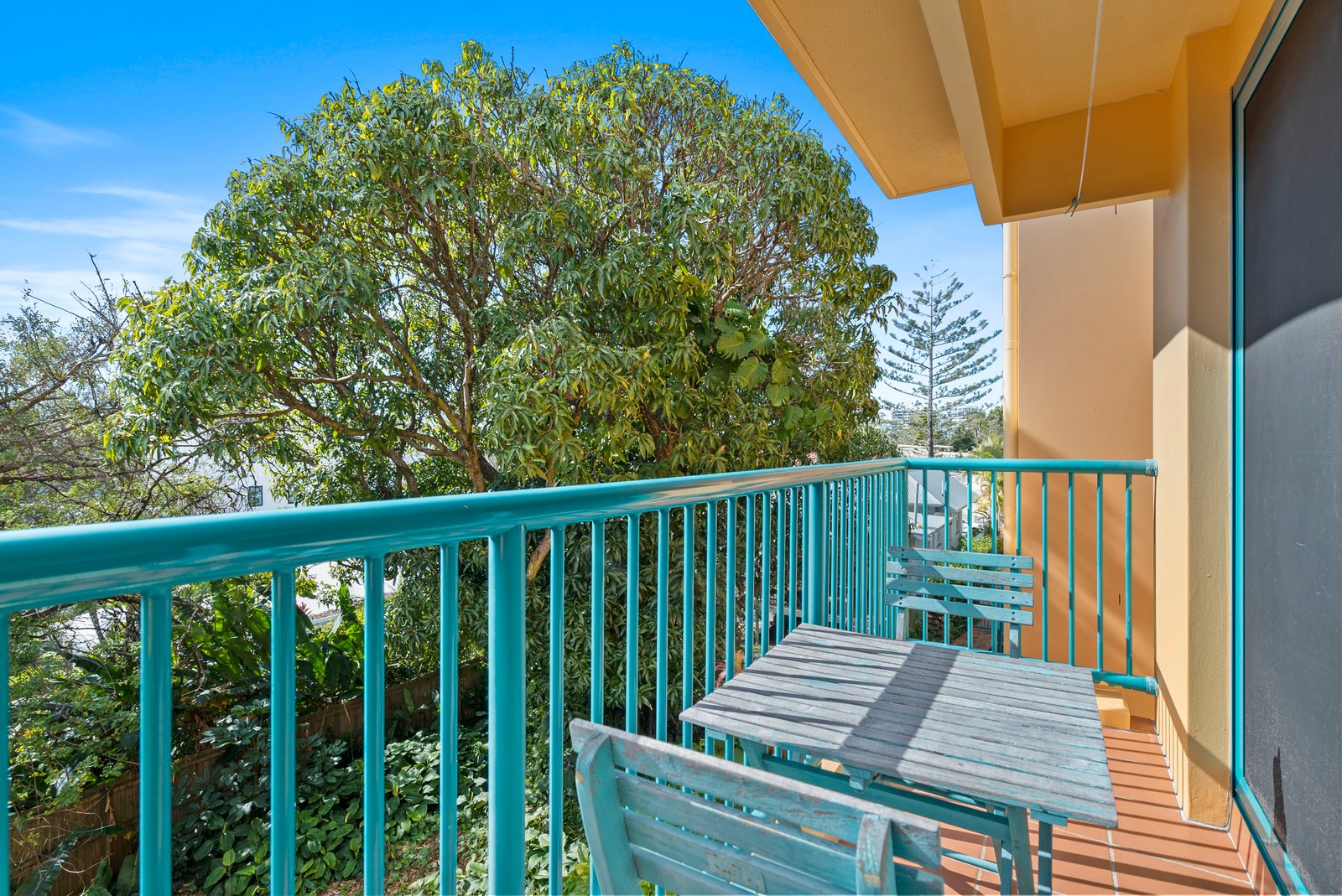 10/27-29 Dutton Street COOLANGATTA 2