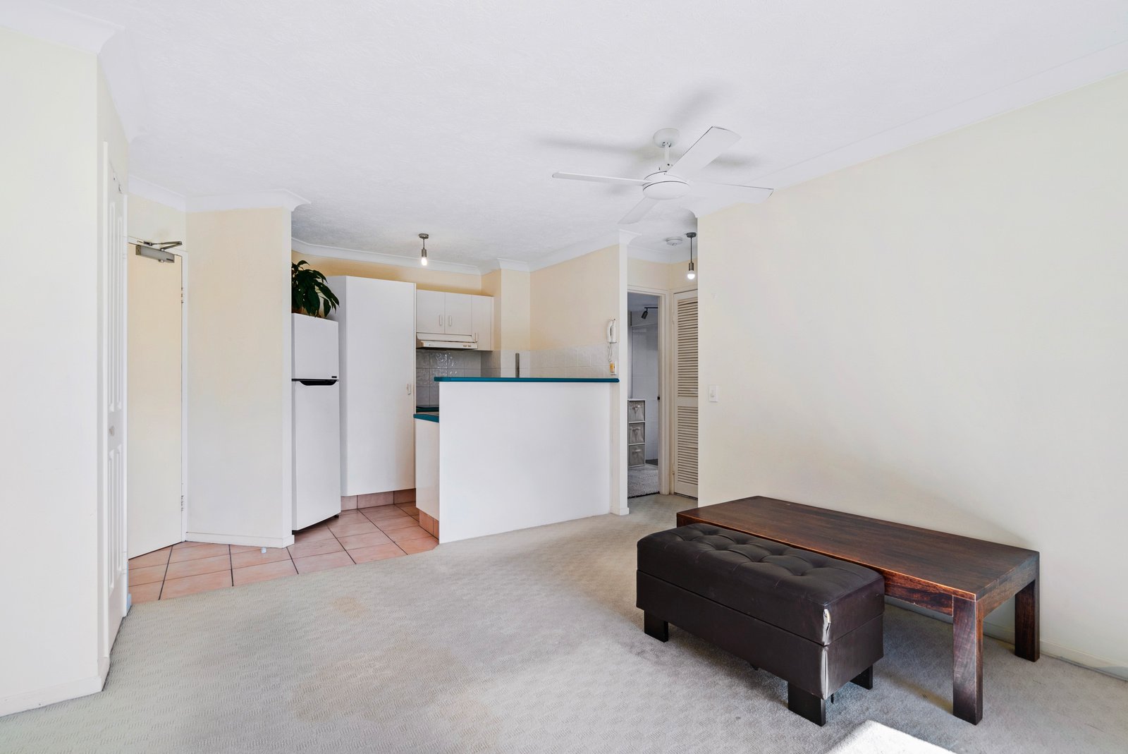 10/27-29 Dutton Street COOLANGATTA 5