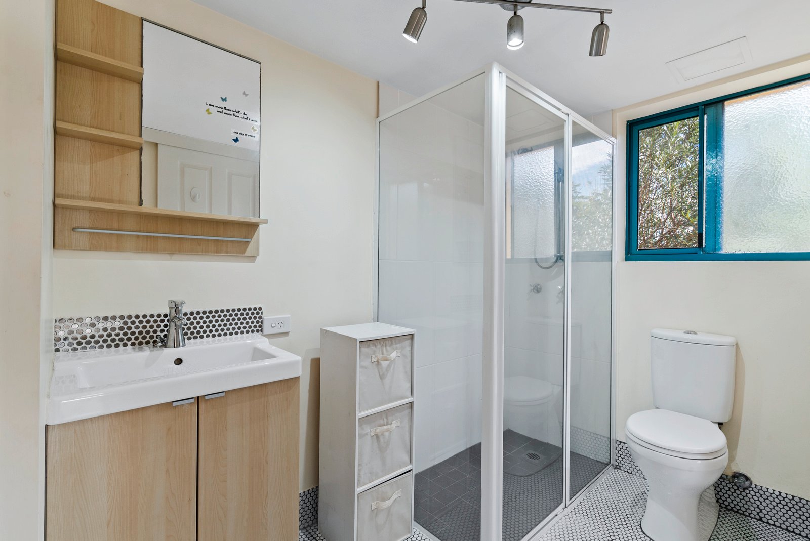 10/27-29 Dutton Street COOLANGATTA 7