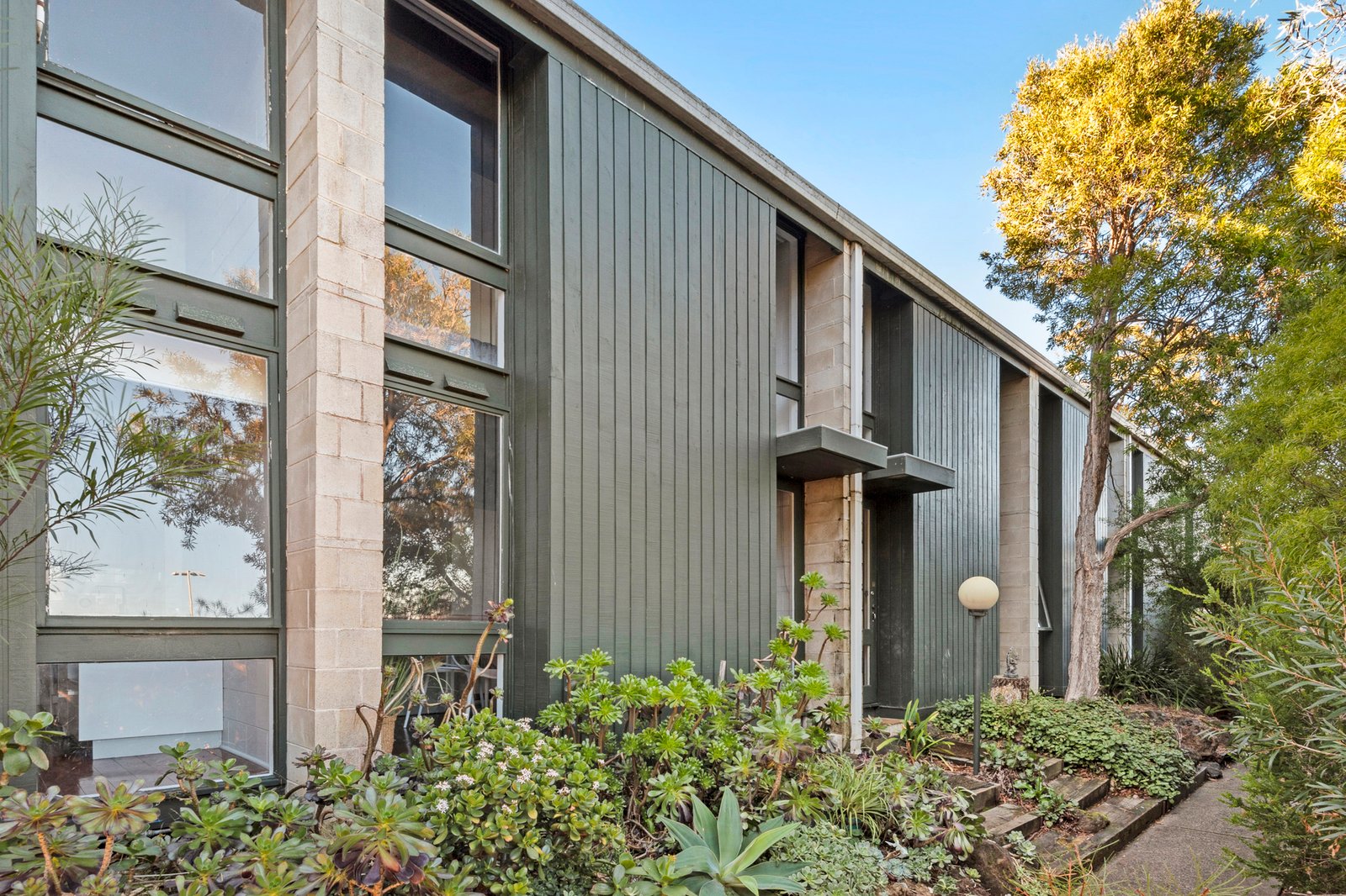 Photos: 10/27-29 Montague Street