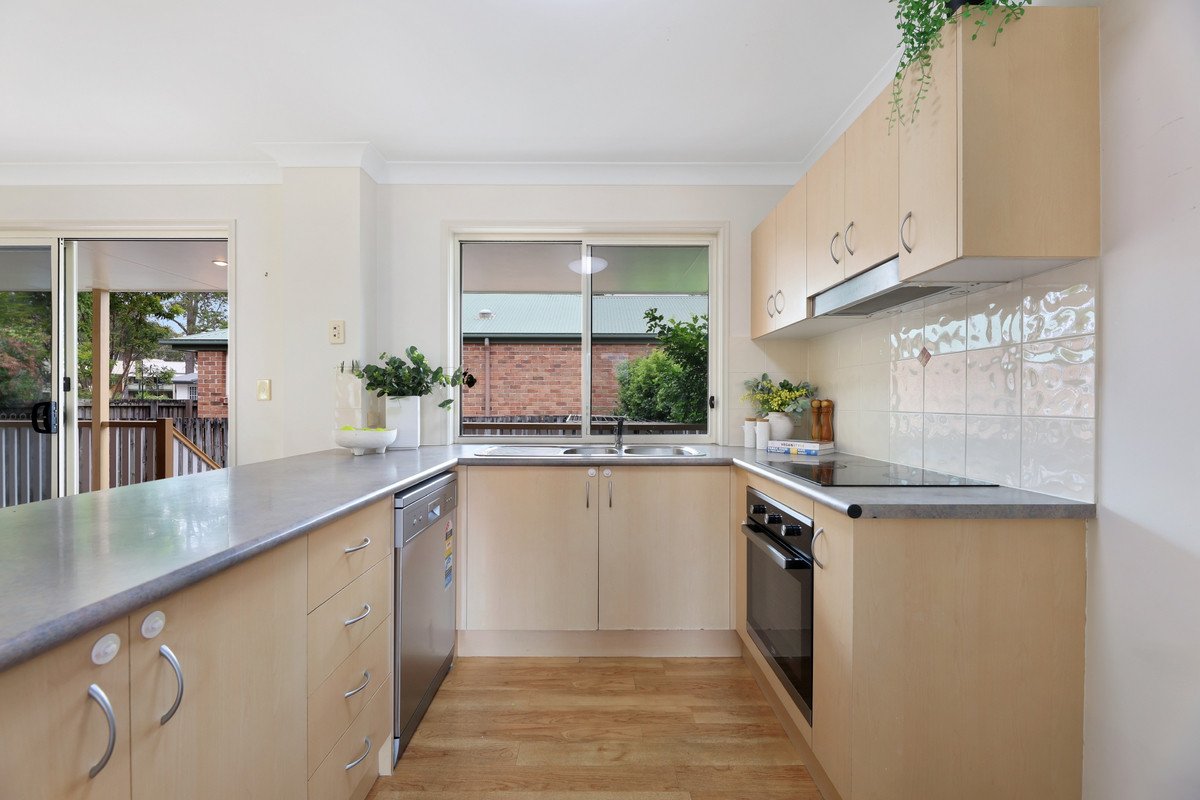 10/27-29 Tallebudgera Creek Road Burleigh Heads 10