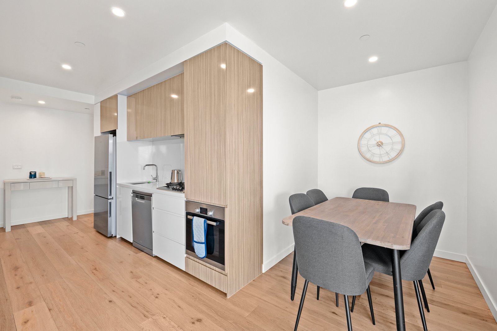 Gallery: 102/730A Centre Road