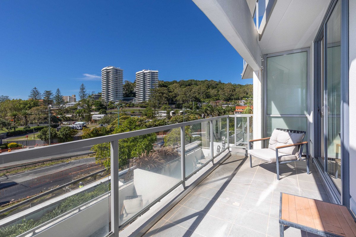 1028/1 Ocean Street Burleigh Heads 2