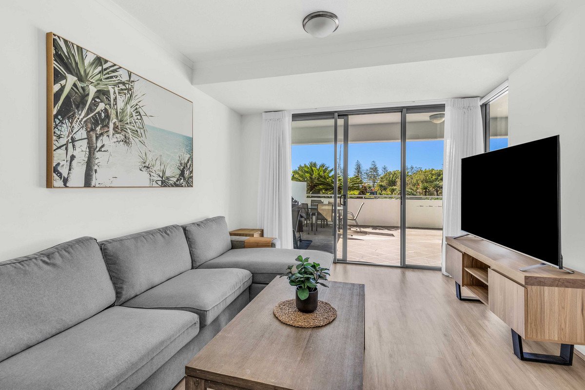 1028/1 Ocean Street Burleigh Heads 3