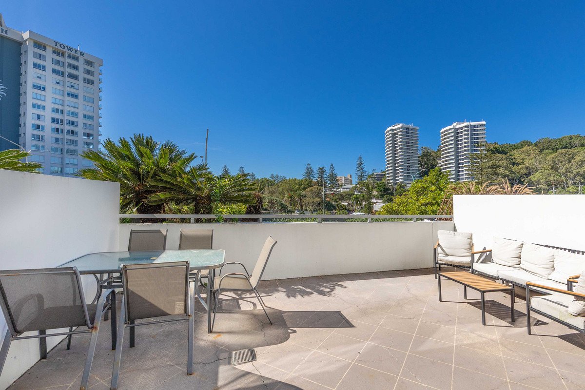 1028/1 Ocean Street Burleigh Heads 5