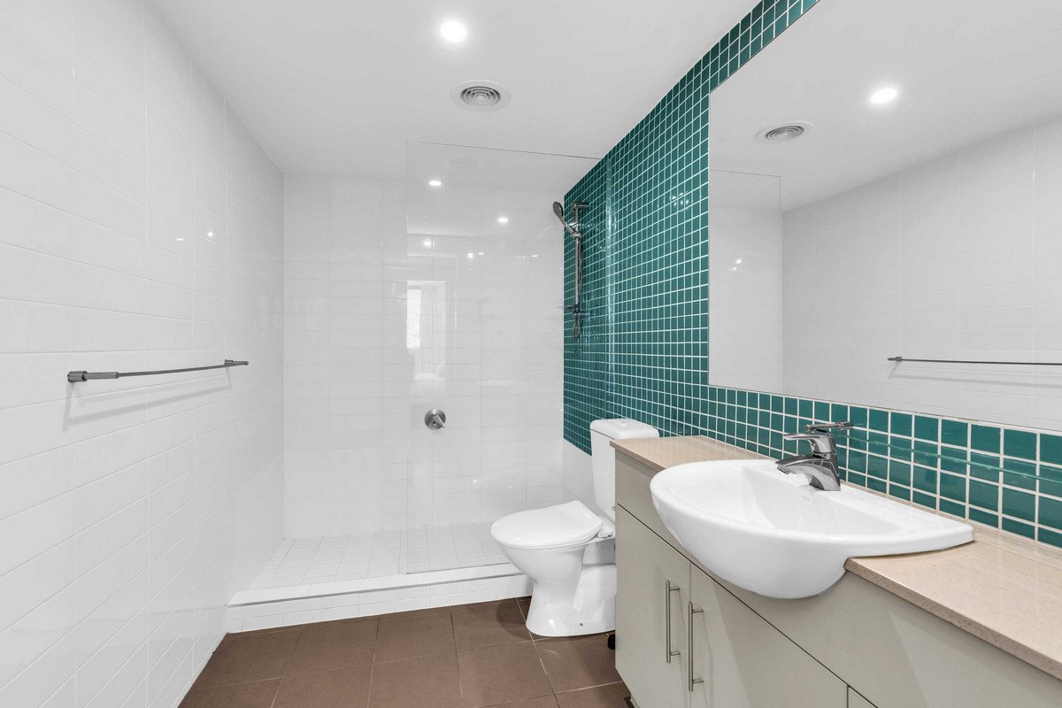 1028/1 Ocean Street Burleigh Heads 9
