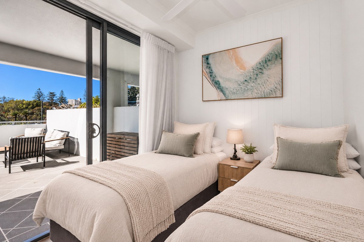 1028/1 Ocean Street Burleigh Heads 10