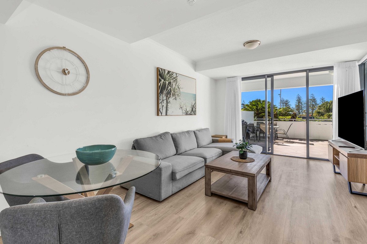 1028/1 Ocean Street Burleigh Heads 12