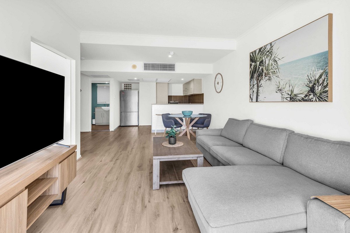 1028/1 Ocean Street Burleigh Heads 13