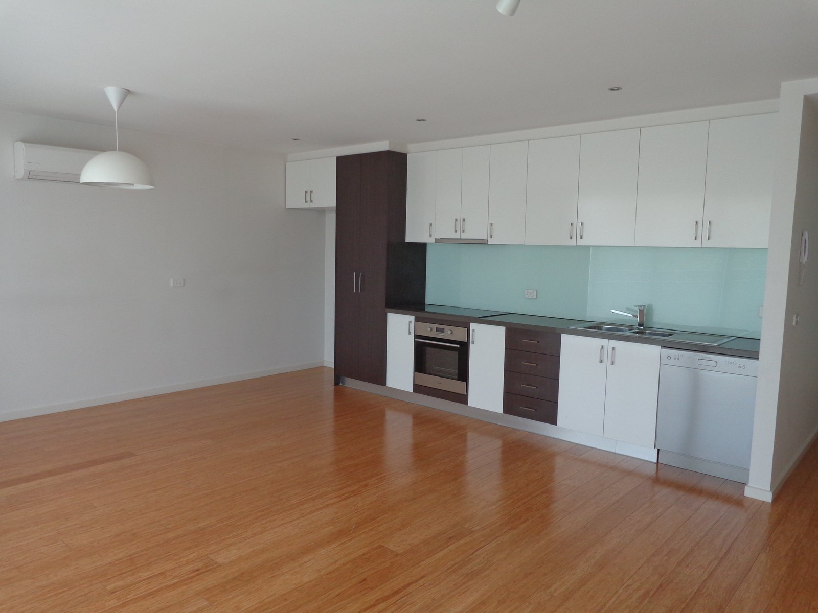 Gallery: 102/90 White Street