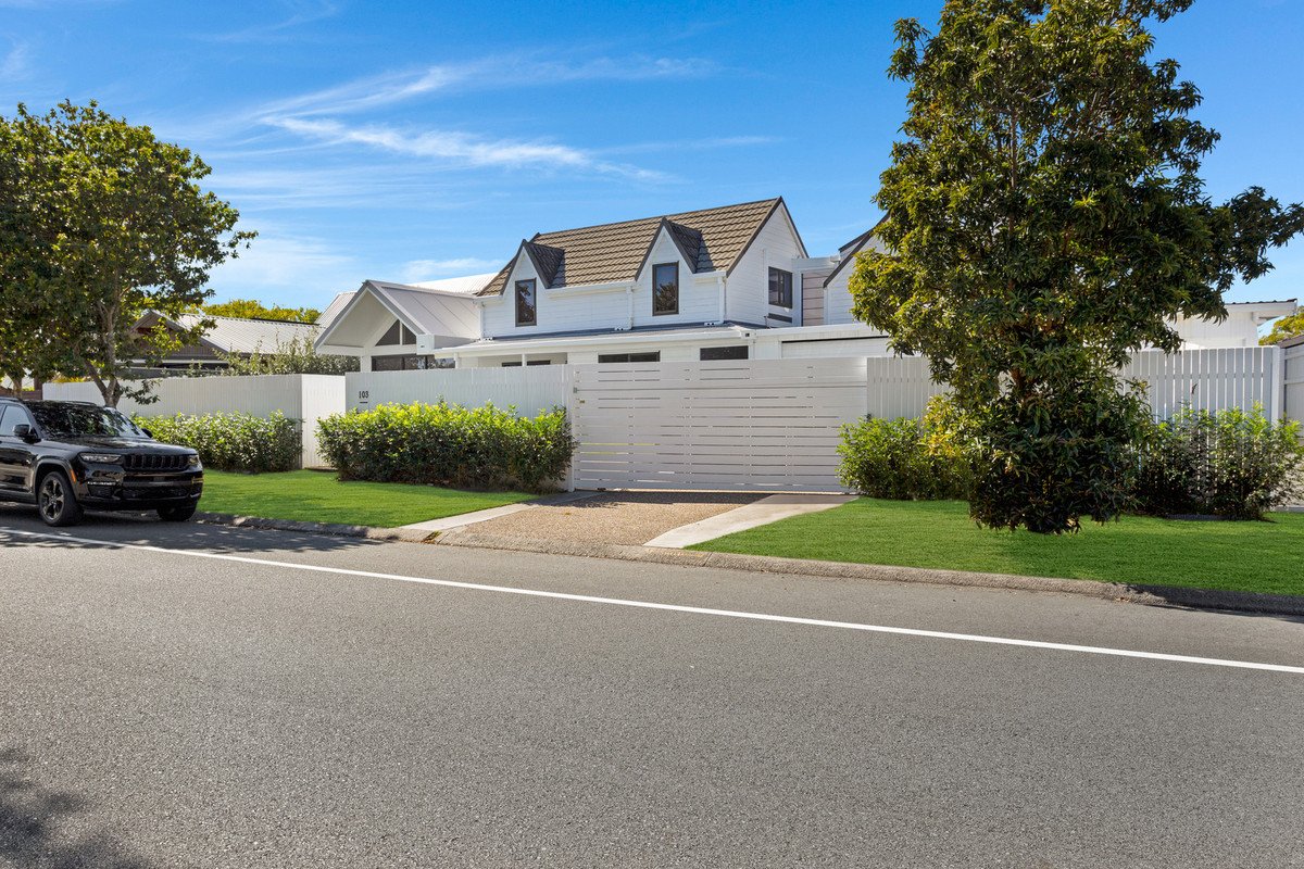 103 Barrier Reef Drive MERMAID WATERS 18