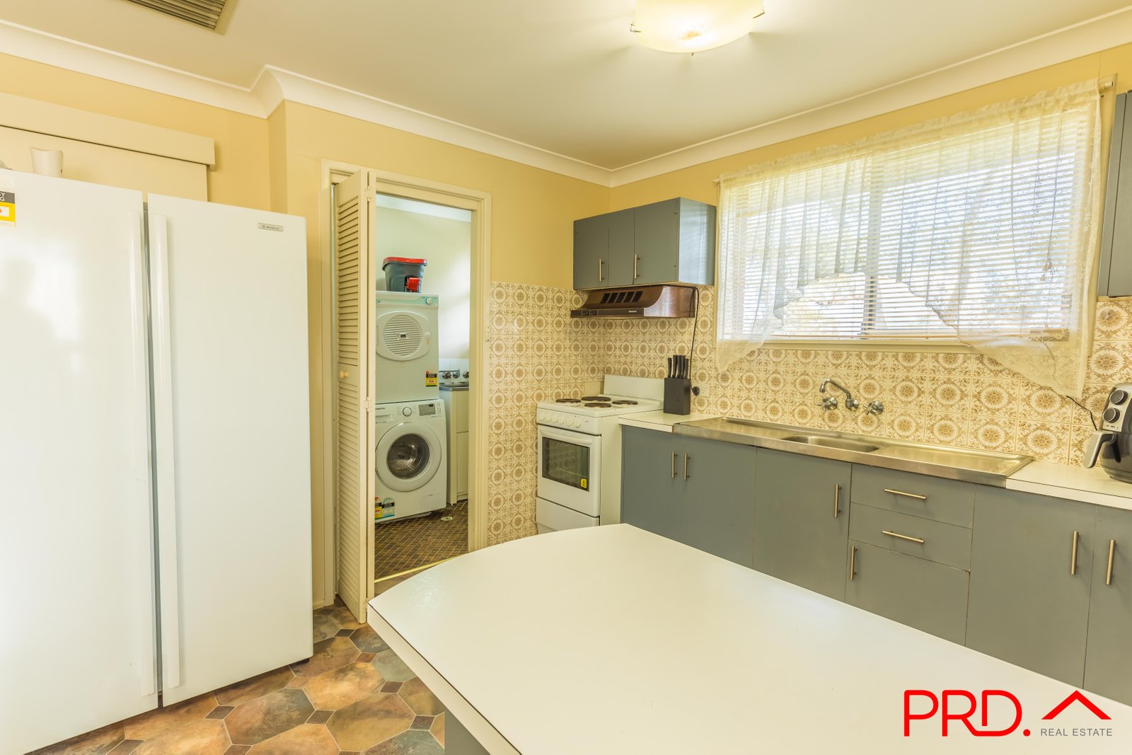 103 Manilla Road TAMWORTH 9