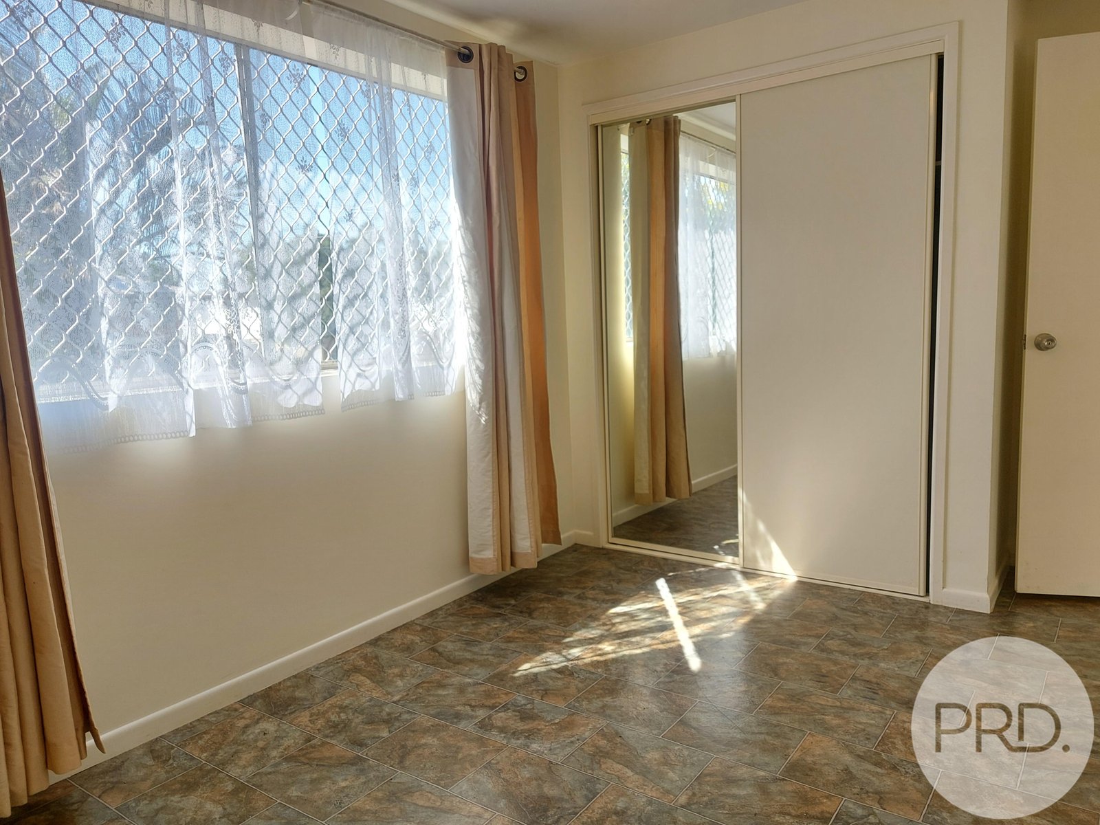 103 Peter Street STRATHPINE 16