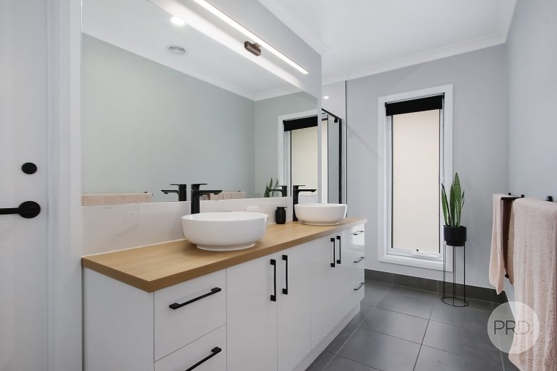 103 Woolshed Drive THURGOONA 9