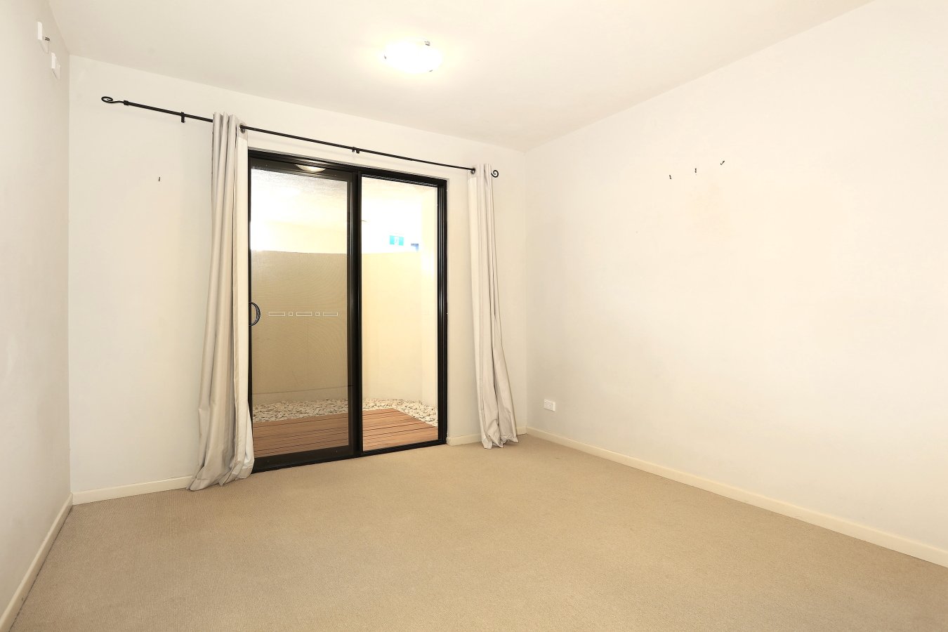 10/31-33 Railway Street SOUTHPORT 8