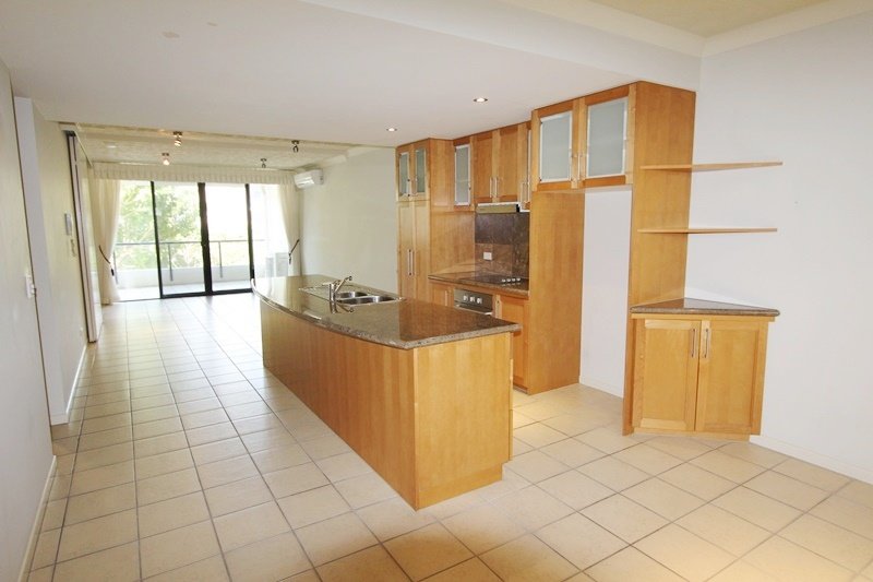 10/31 Railway Street SOUTHPORT 4