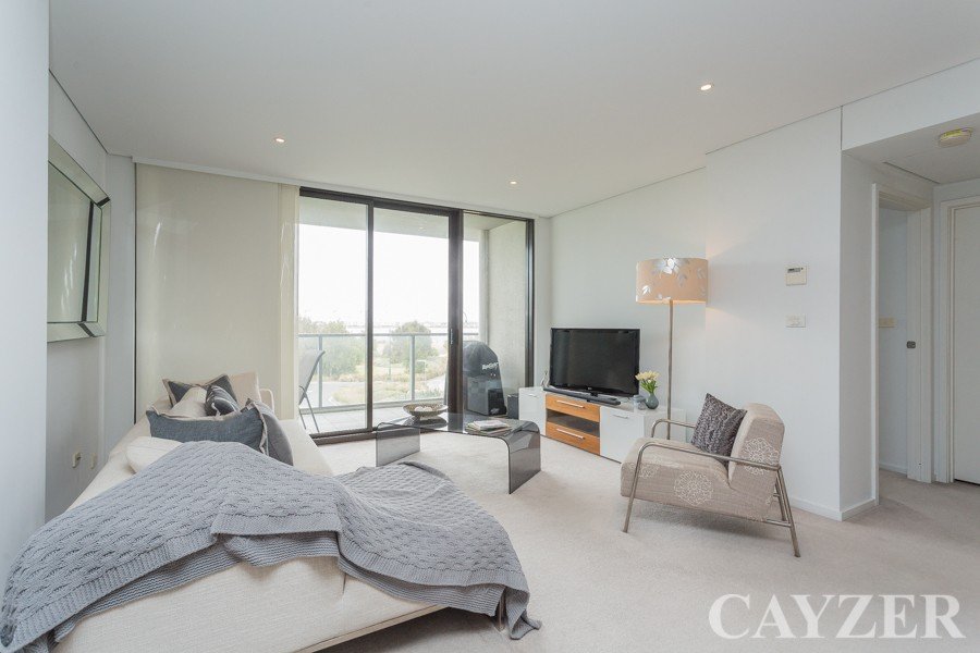 Gallery: 103/159 Beach Street