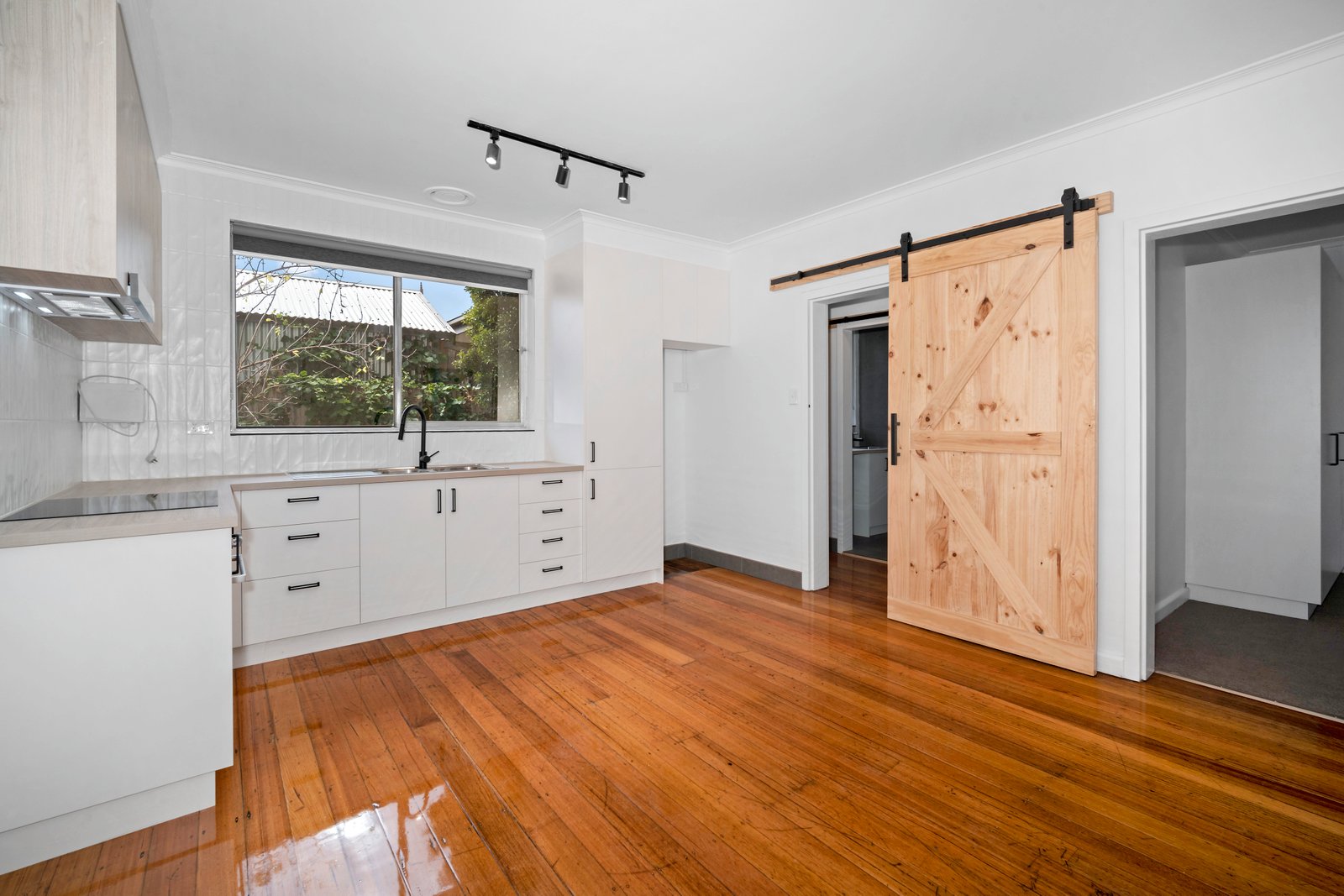 Gallery: 10/318 Lyons Street South