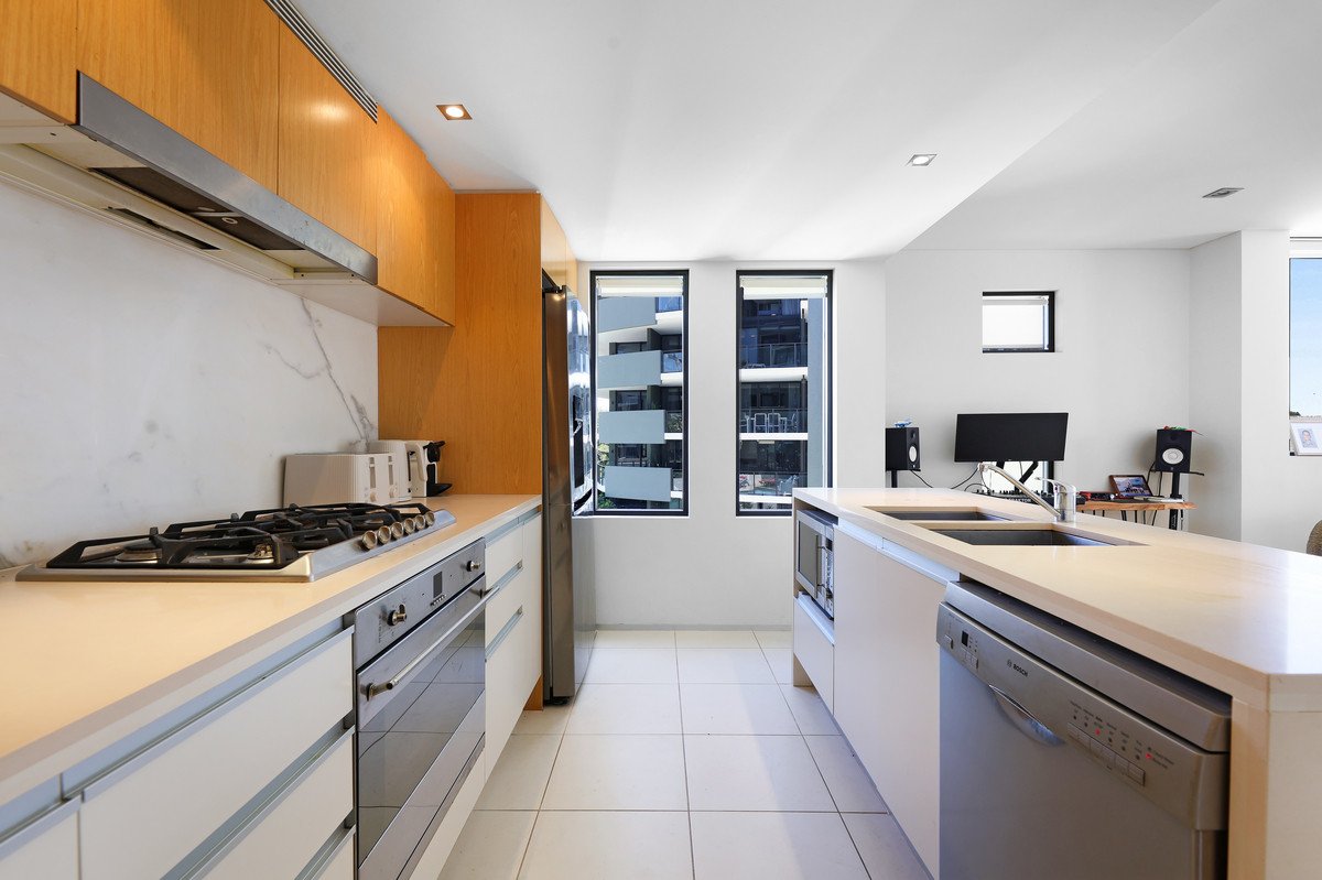 1035/2-14 The Esplanade Burleigh Heads 2