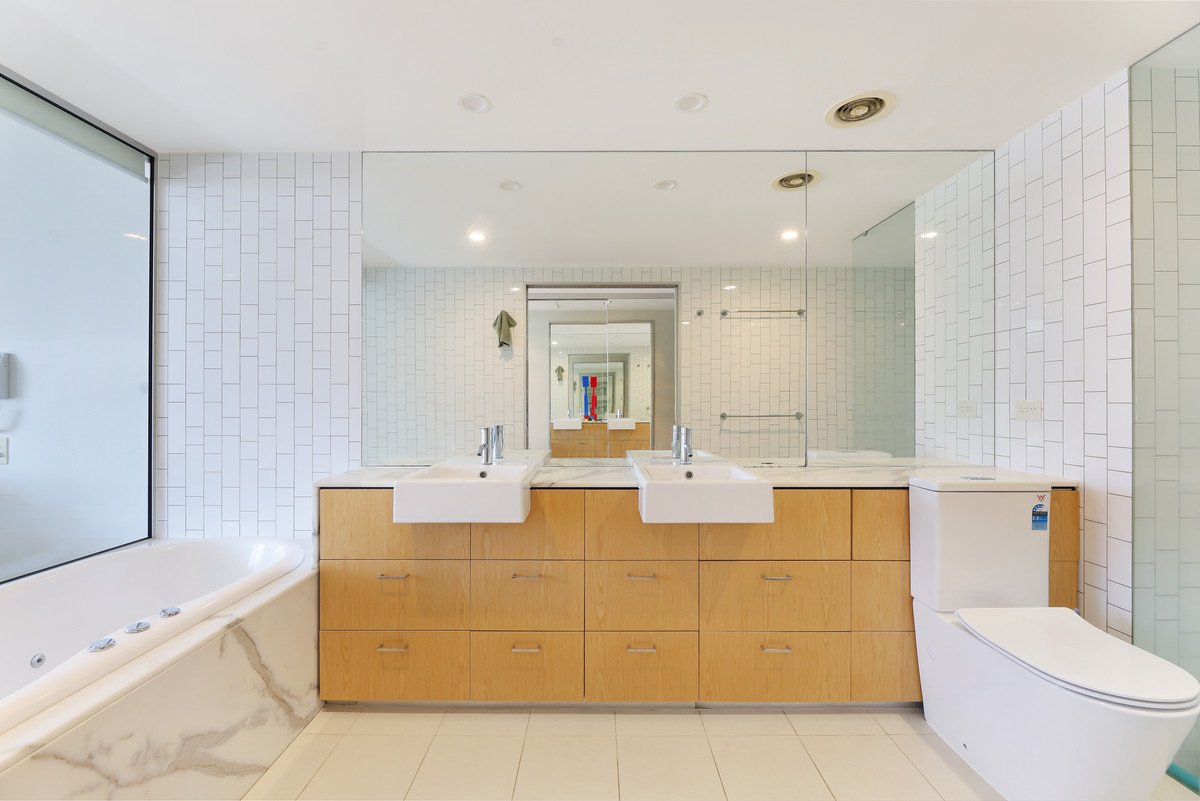 1035/2-14 The Esplanade Burleigh Heads 10