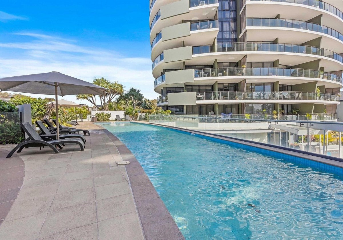 1035/2 THE Esplanade Burleigh Heads 2
