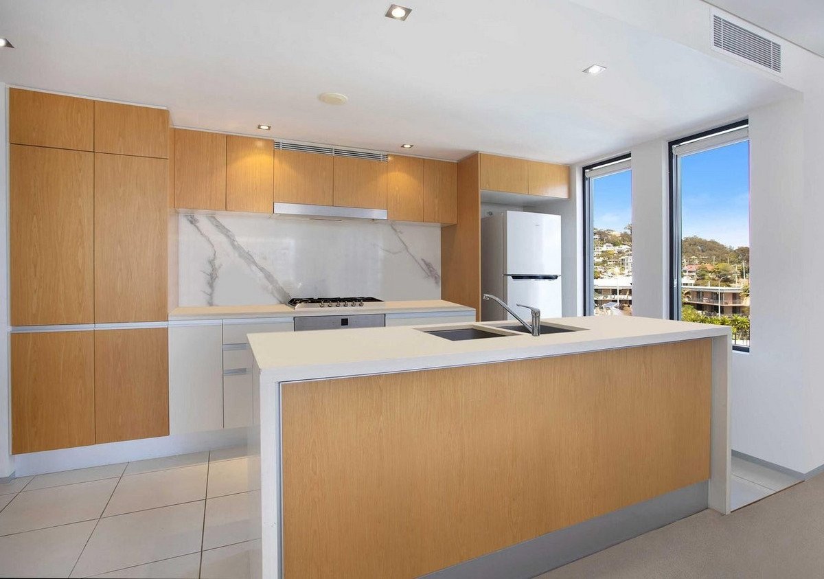 1035/2 THE Esplanade Burleigh Heads 3